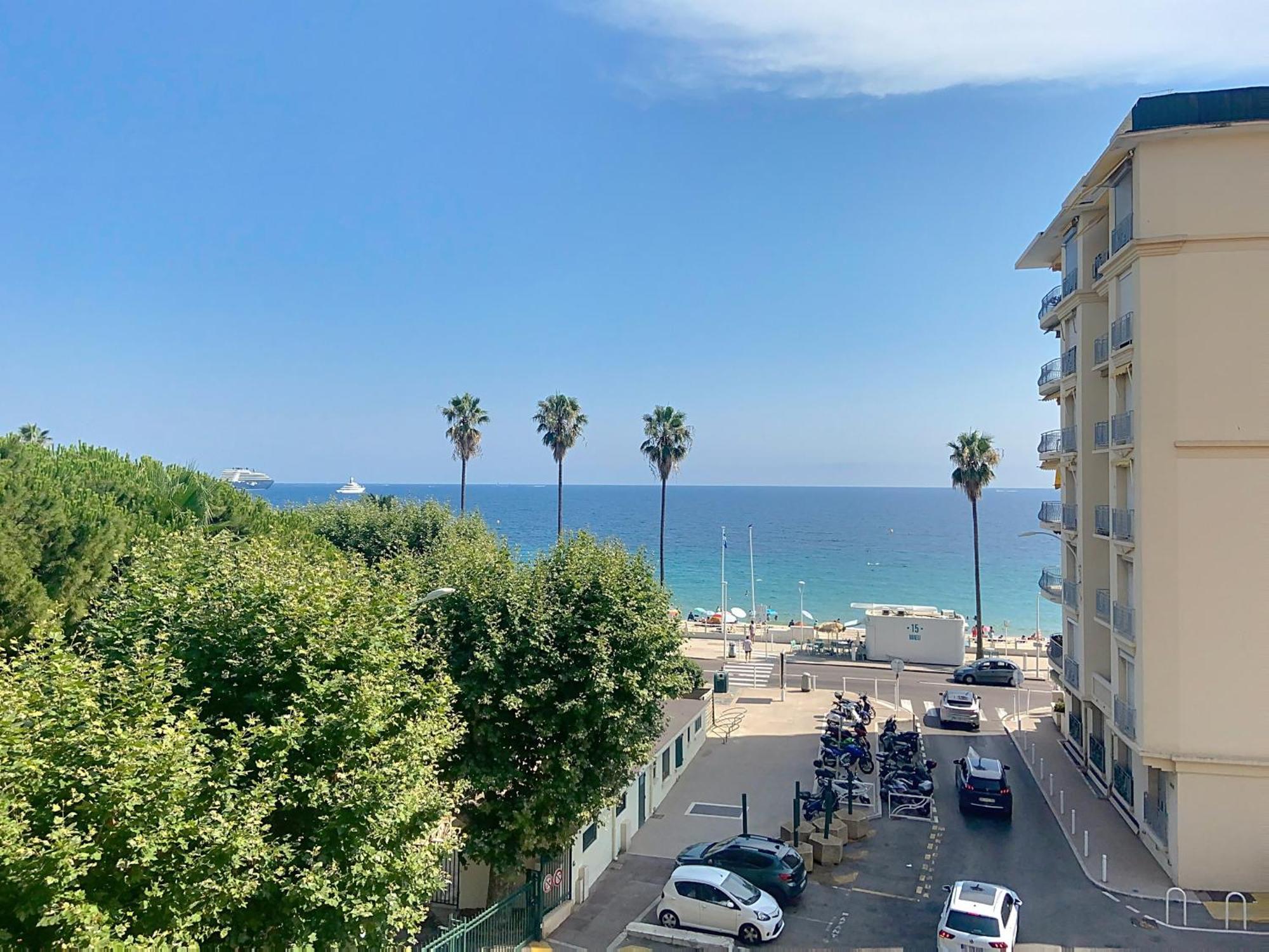 Apartment A Deux Pas Des Plages Terrasse Vue 11l *